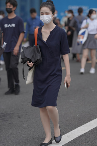 深蓝色裙，丝袜美女