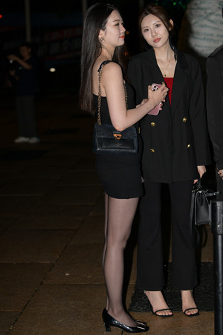 包臀裙超薄黑丝美女