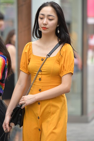 黄色群小姐姐