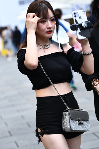 街拍美腿长靴小姐姐