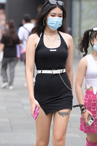 街拍好身材高挑美女