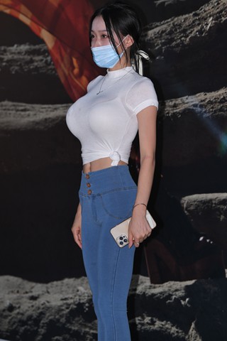 极品丰满紧牛美女