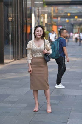 搭讪街拍韵味的美女姐姐