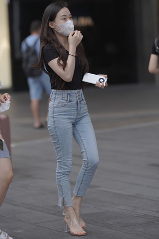 牛仔裤美眉