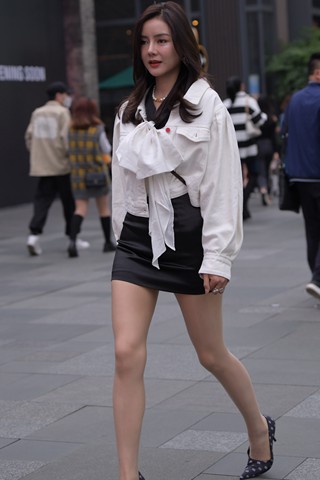街拍高跟丝腿美女