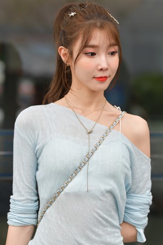 街拍小清新热裤妹纸