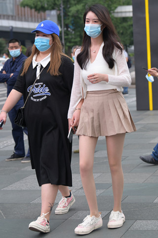 街拍JK短裙小姐姐
