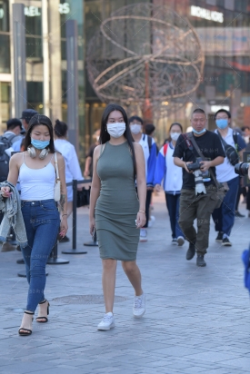搭讪街拍连衣裙长裙美眉