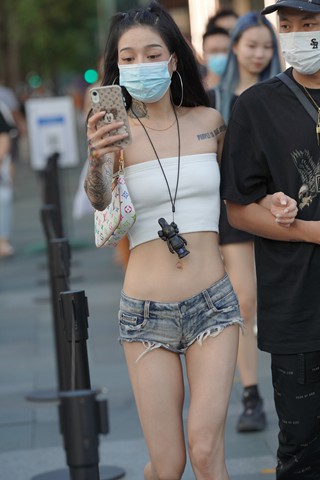 清凉热辣女朋友