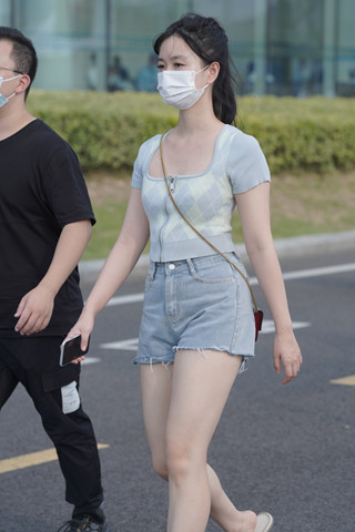 清纯的马尾辫小姐姐