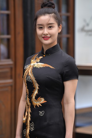 黑色旗袍美女
