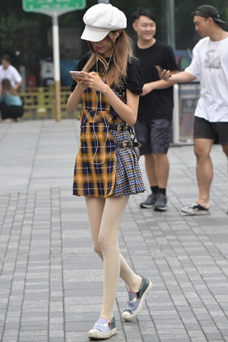瘦小的丝腿小妹