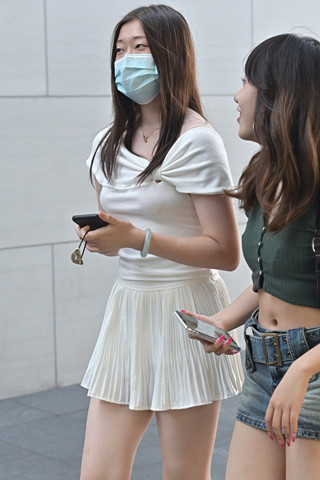 白短裙小姐姐
