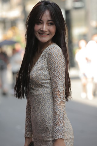 性感的酒窝美女