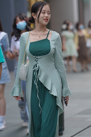 裙装小姐姐