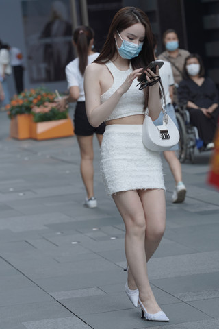 白短裙美腿女神