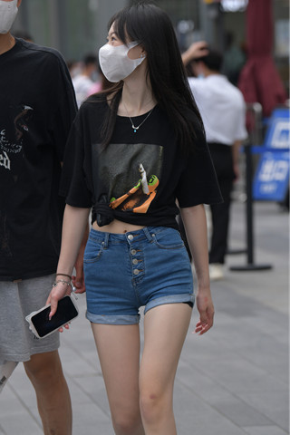 小清新的娇小型美眉