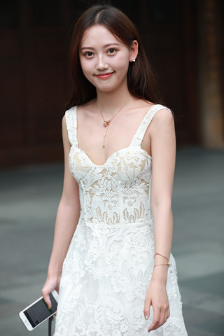 搭讪甜美白色连衣裙小姐姐