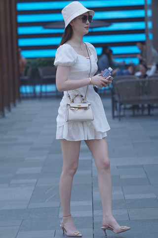 时尚靓丽白裙美女
