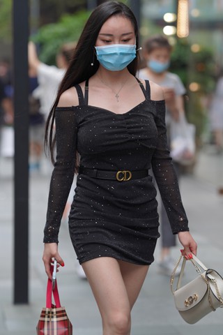 黑色包臀裙美腿美姐