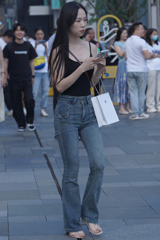 牛仔长裤美女