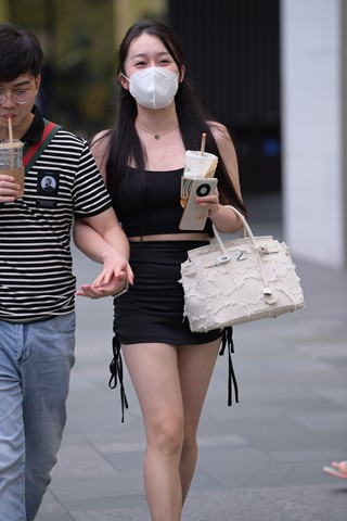 街拍时尚美腿短裙气质美女
