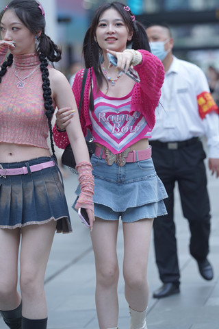 可爱的麻花辫女孩儿