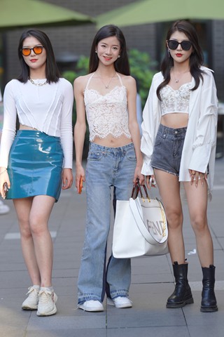 搭讪美女三姐妹