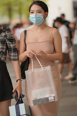 搭讪吊带长裙小姐姐
