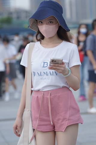 粉色居家热裤小清新妹纸