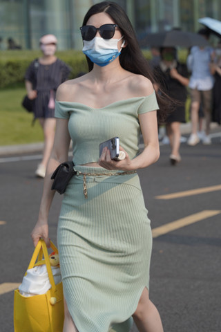 香肩美女
