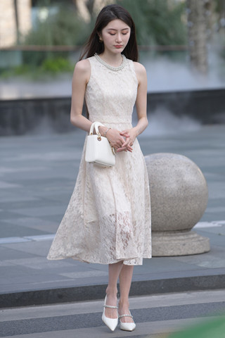 街拍长裙高挑美女