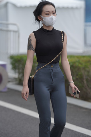 街拍长裤好身材美女