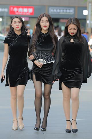 搭讪丝腿三姐妹