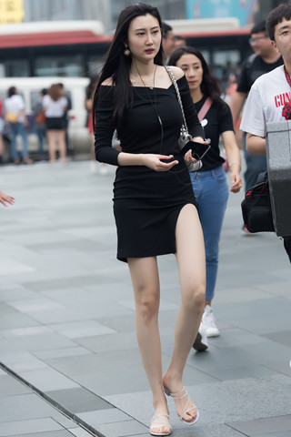 黑色裙美眉