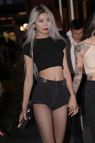 网袜美眉