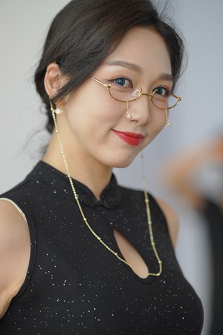 黑色裙性感气质美女
