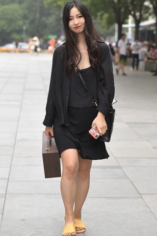 街拍黑色裙小仙女