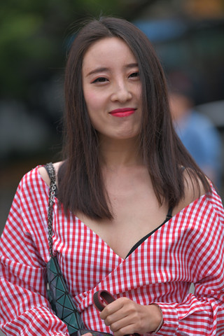 格子裙小姐姐