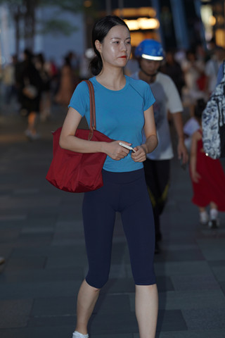 短款紧身裤