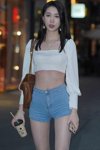搭讪街拍裤里丝热牛美眉