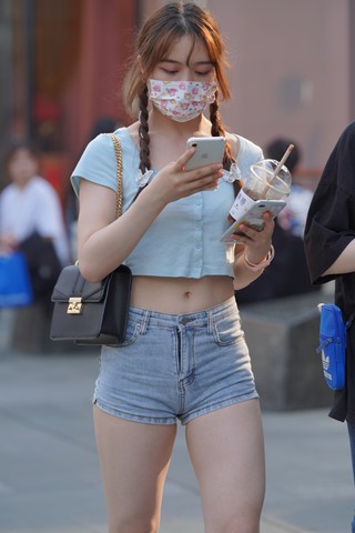 清纯小可爱双麻花辫女孩儿
