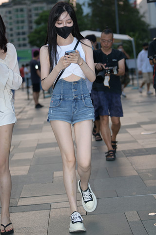 小清新风高腰热裤小姐姐