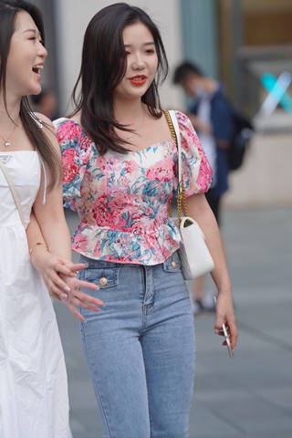 漂亮的蓝牛美妞
