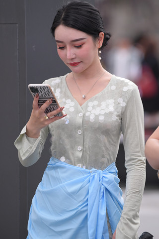 蓝色裙小姐姐
